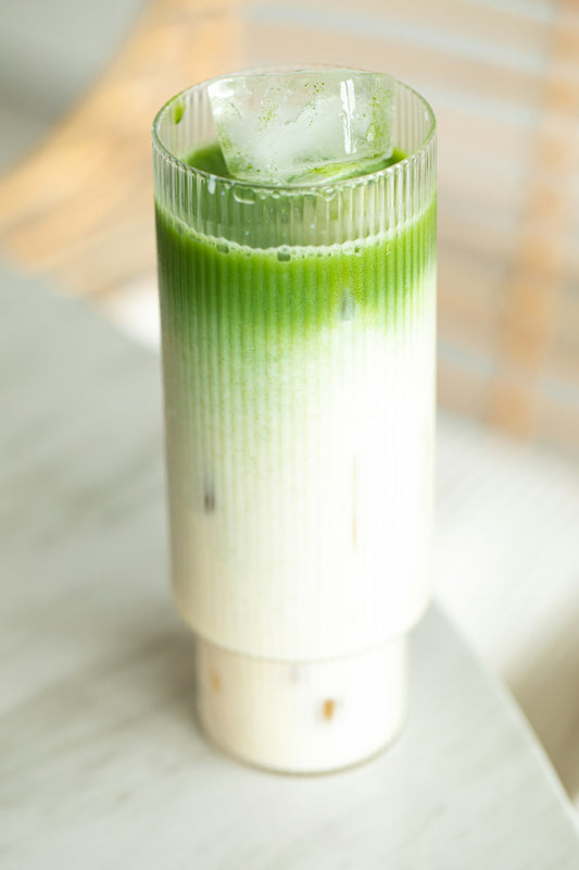 Heidelbeer Matcha Latte